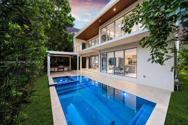 2 of 43 - 4125 Nw 5th Avenue, Miami, FL