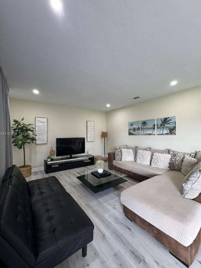 2 of 13 - 821 Nw 173rd Terrace, Miami Gardens, FL