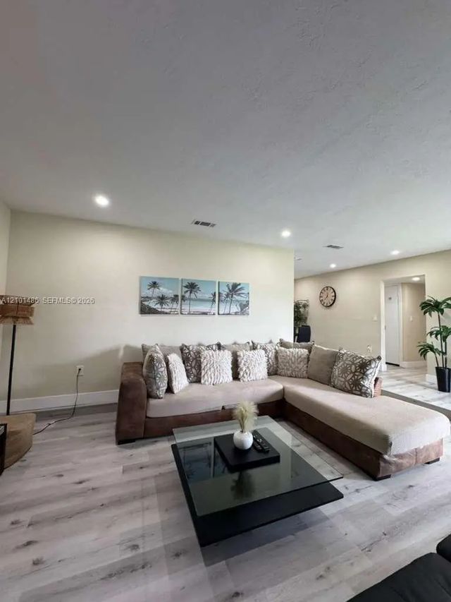 3 of 13 - 821 Nw 173rd Terrace, Miami Gardens, FL