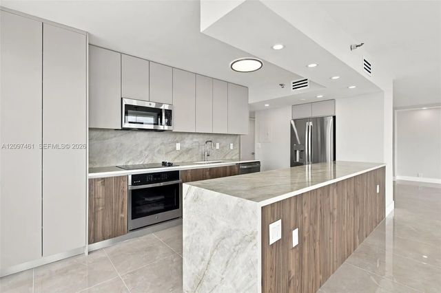 2 of 35 - 19101 Ne 36th Court #2705, Aventura, FL