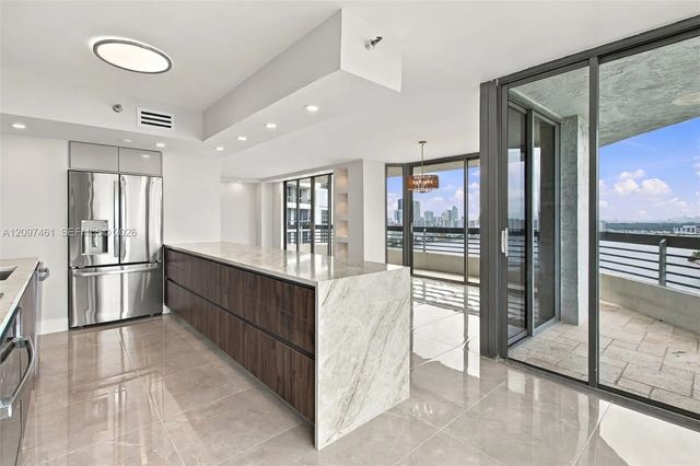 3 of 35 - 19101 Ne 36th Court #2705, Aventura, FL