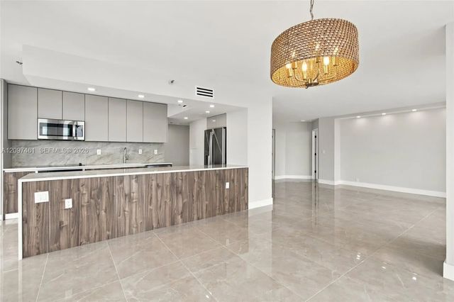 4 of 35 - 19101 Ne 36th Court #2705, Aventura, FL