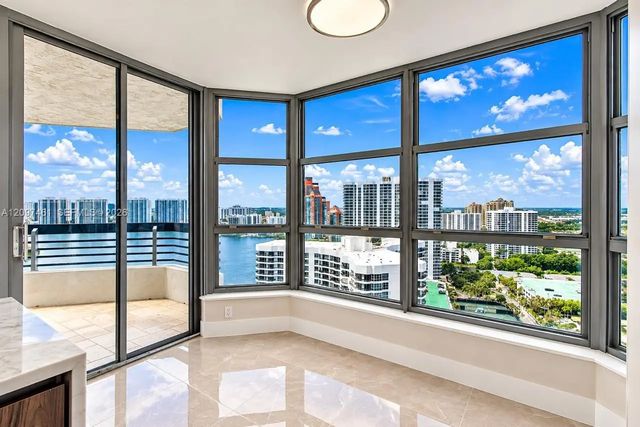 5 of 35 - 19101 Ne 36th Court #2705, Aventura, FL
