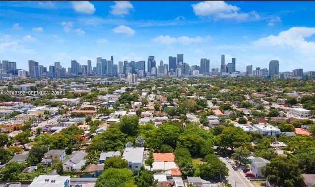 4 of 50 - 905 Sw 13th Court, Miami, FL