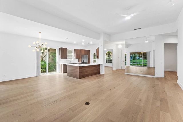 4 of 48 - 2580 Kittbuck Way, West Palm Beach, FL