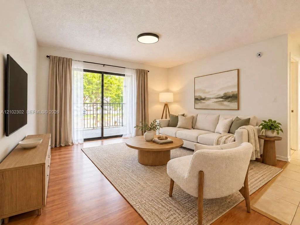 560 S Park #7-23, Hollywood