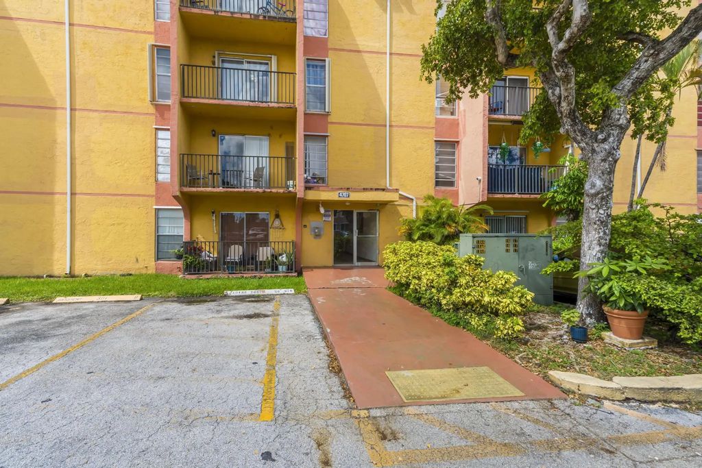 4707 Nw 7th Street #110-8, Miami