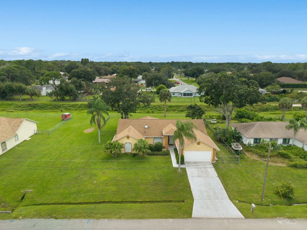370 Carol Drive Ne, Palm Bay