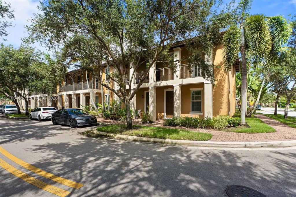 1129 Sw 147th Terrace, Pembroke Pines