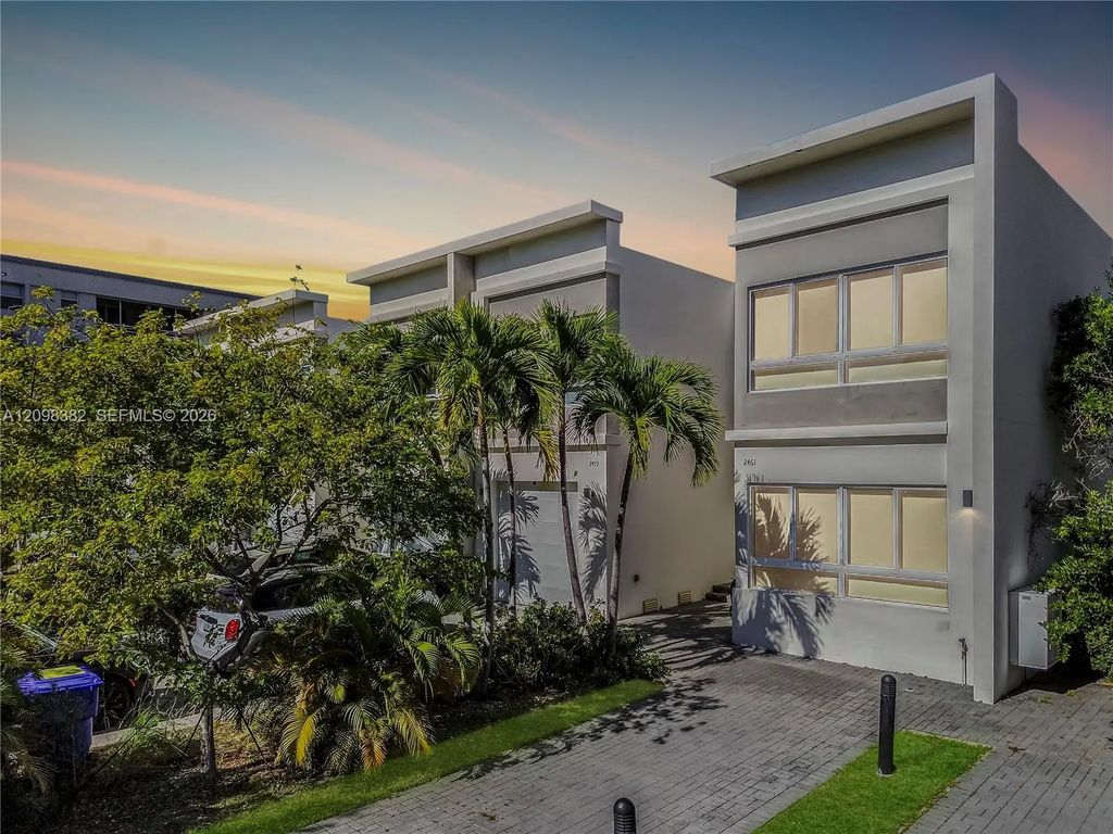 2461 Ne 135th Street, North Miami