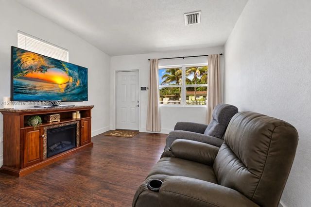 4 of 27 - 3010 Nw 158th Street, Miami Gardens, FL