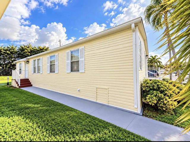 3 of 30 - 76 Plantation Boulevard, Lake Worth, FL