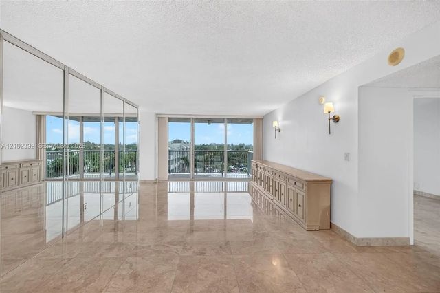 2655 Collins Avenue #702, Miami Beach