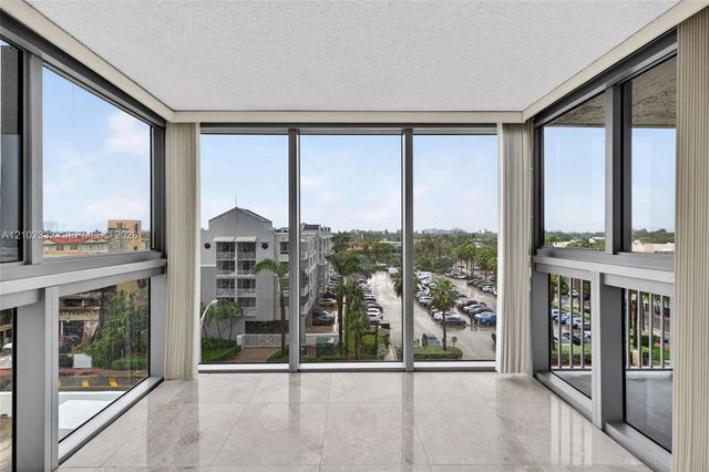 4 of 25 - 2655 Collins Avenue #702, Miami Beach, FL