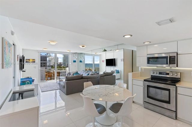 2 of 28 - 345 Ocean Drive #1012, Miami Beach, FL