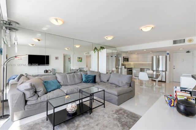 4 of 28 - 345 Ocean Drive #1012, Miami Beach, FL