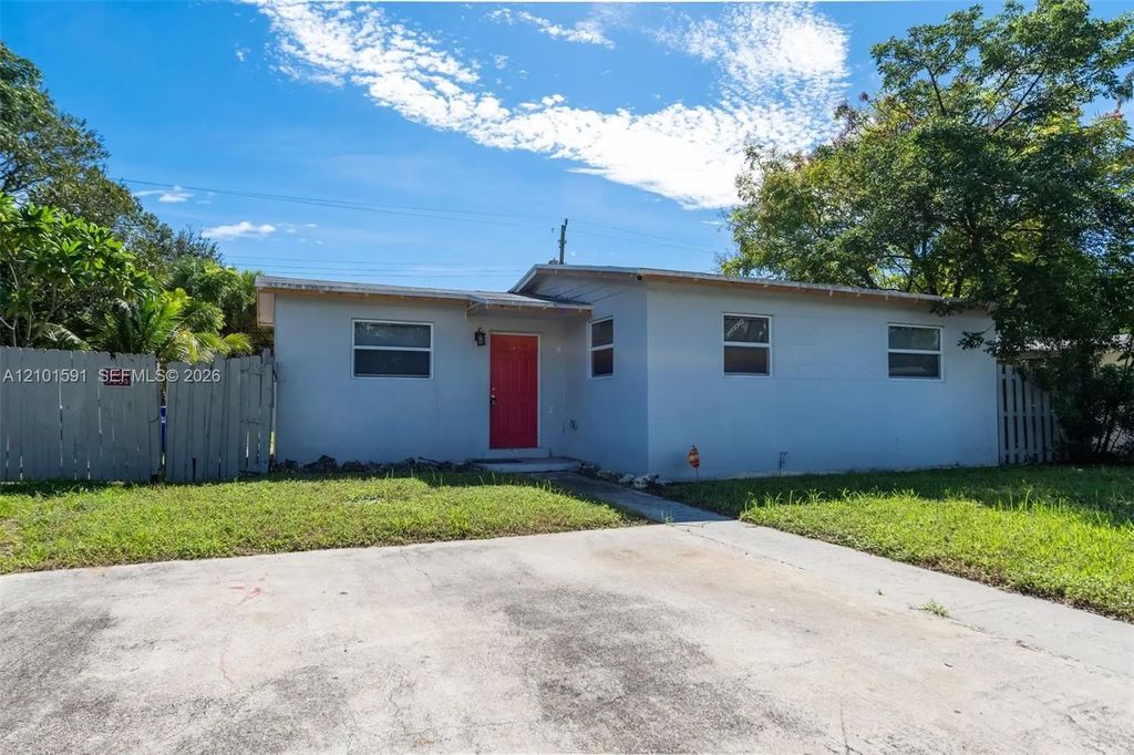 2340 Ne 3rd Avenue, Pompano Beach