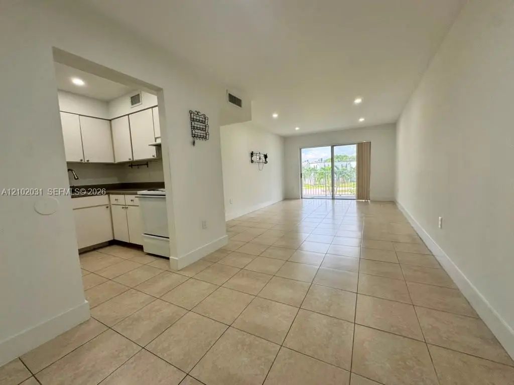 4900 Nw 79th Avenue #206, Doral