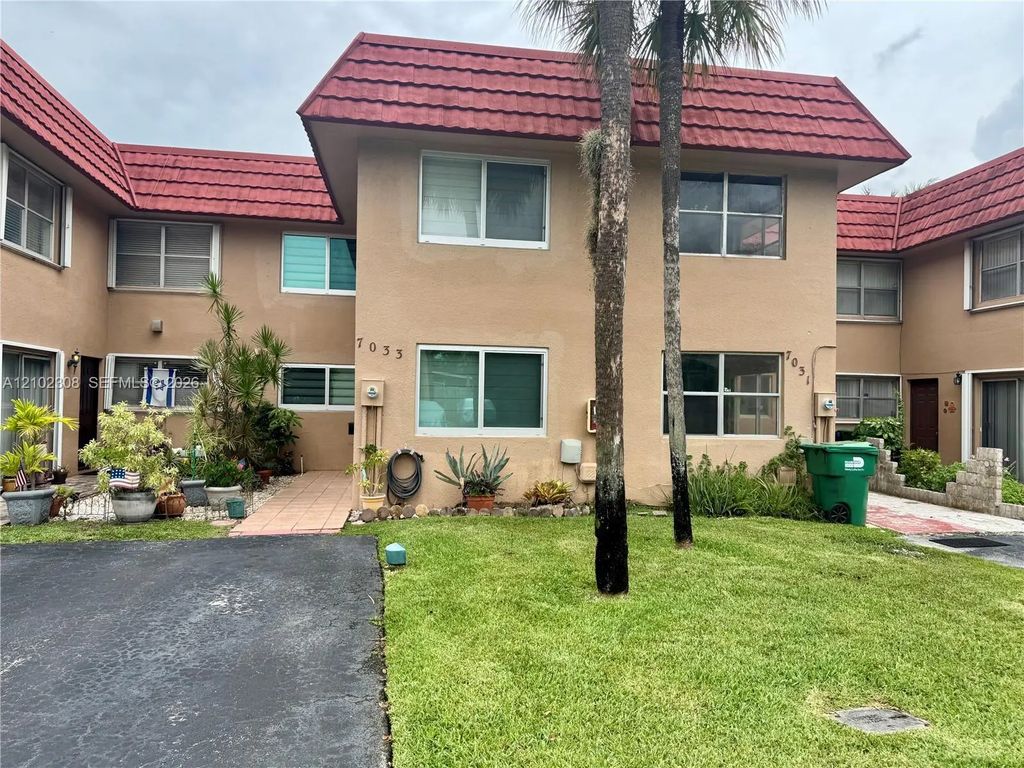7033 Nw 169th Street #7033, Hialeah