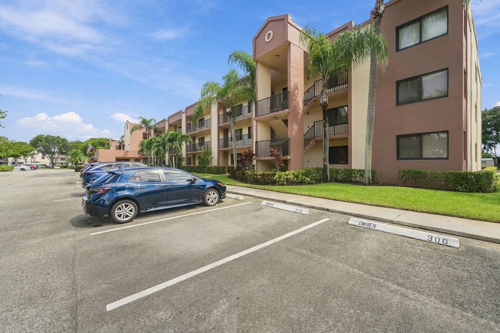 10607 W Clairmont Circle #109, Tamarac
