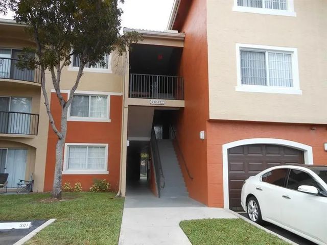 4 of 15 - 4191 N Haverhill Road #421, West Palm Beach, FL