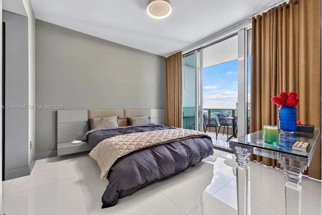 5 of 26 - 200 Biscayne Boulevard Way #5010, Miami, FL