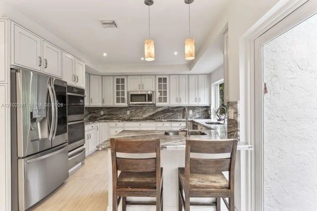3 of 95 - 20205 W Oak Haven Circle, Miami, FL