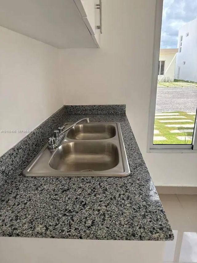 3 of 12 - 1 Villa Katari, , 