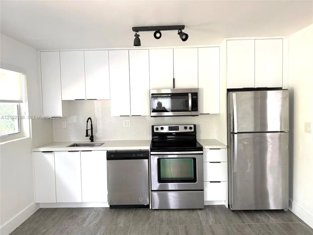 1184 Ne 112th Street #a, Miami