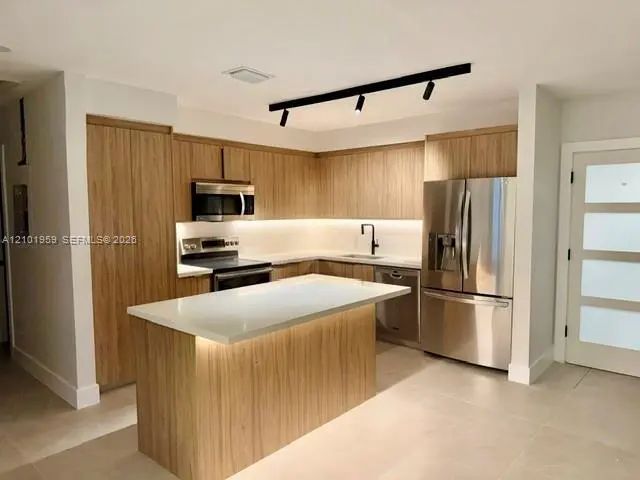 2 of 3 - 1410 Ne 161st Street, North Miami Beach, FL