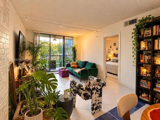 2 of 21 - 3101 N Country Club Drive #307, Aventura, FL