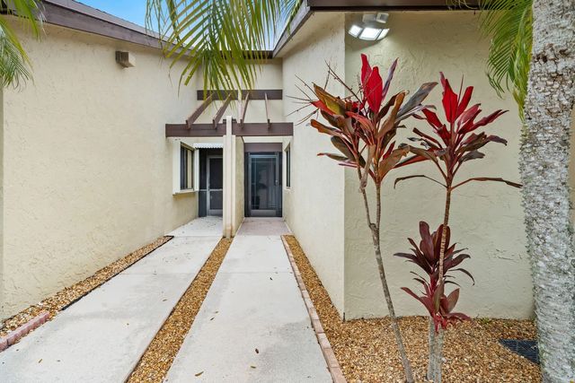 2 of 24 - 137 Meander Circle, Royal Palm Beach, FL