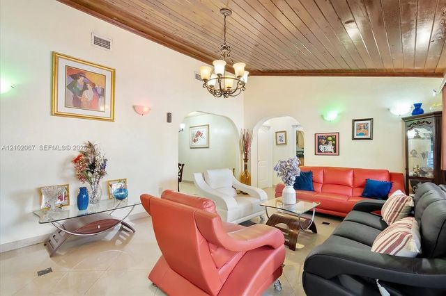 4 of 33 - 348 Ne 118th Street, Miami, FL