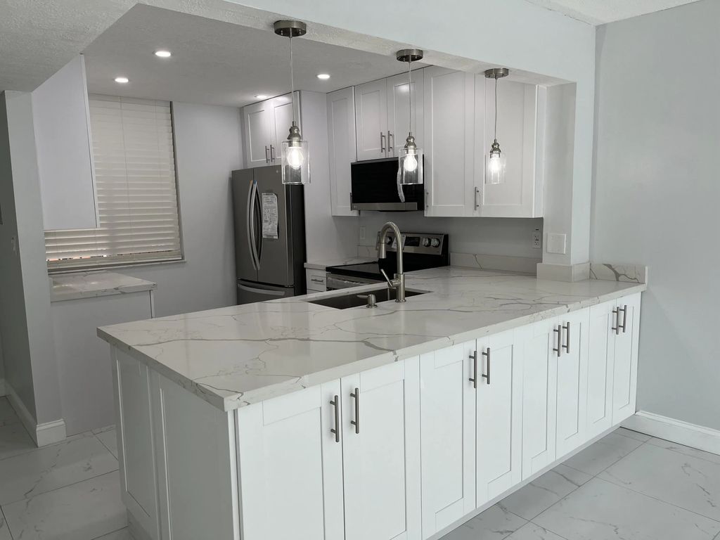 2830 Somerset Drive #211n, Lauderdale Lakes