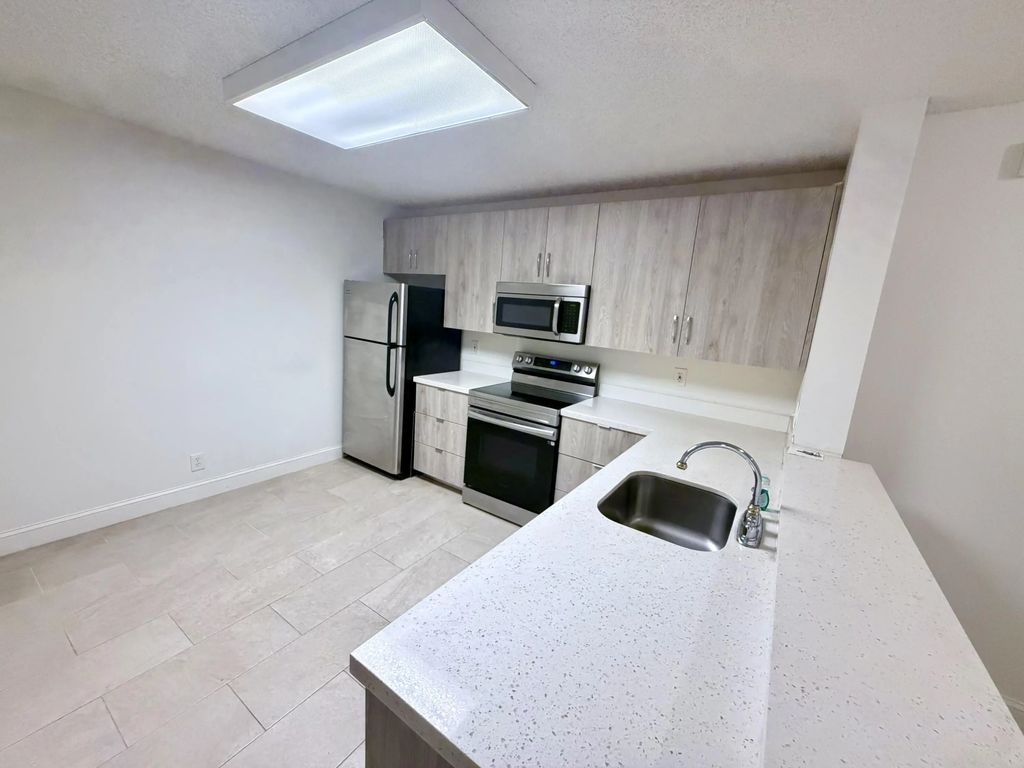 10111 W Sunrise Boulevard #104, Plantation