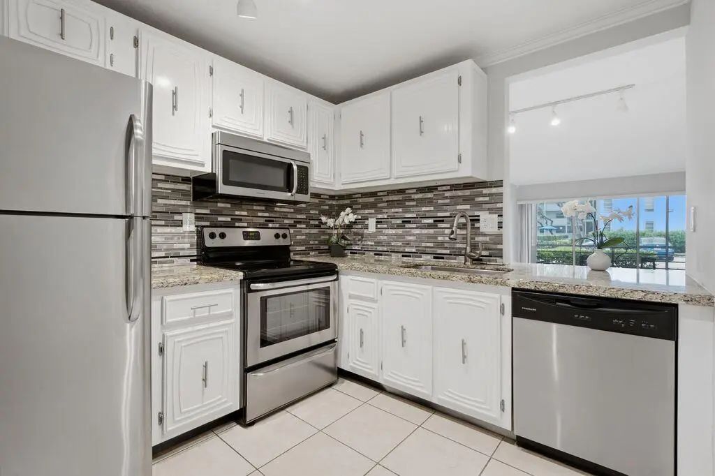 485 N Pine Island Road #a105, Plantation