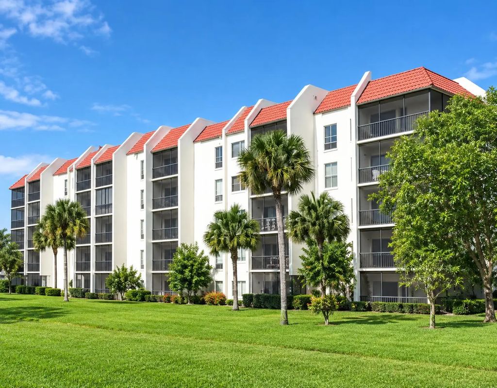 3050 Presidential Way #206, West Palm Beach