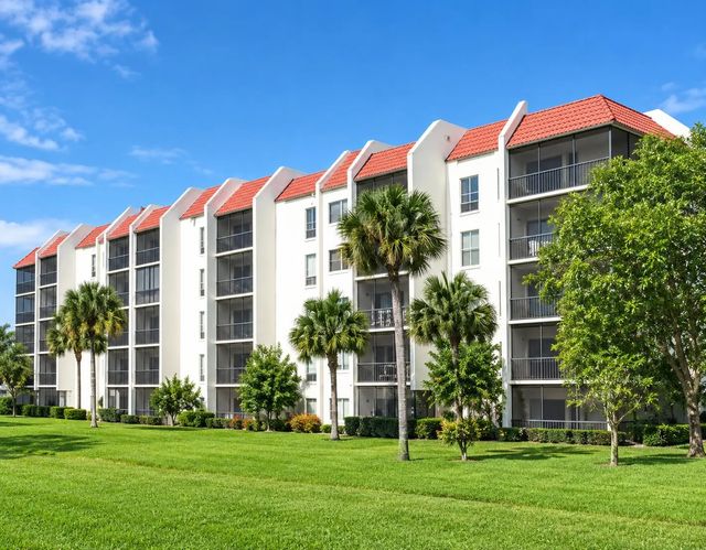 3050 Presidential Way #206, West Palm Beach