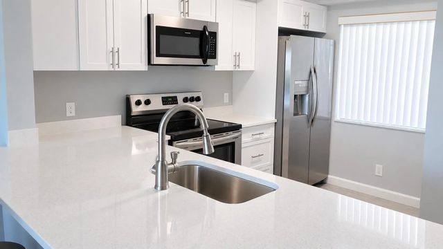 2 of 9 - 3050 Presidential Way #206, West Palm Beach, FL