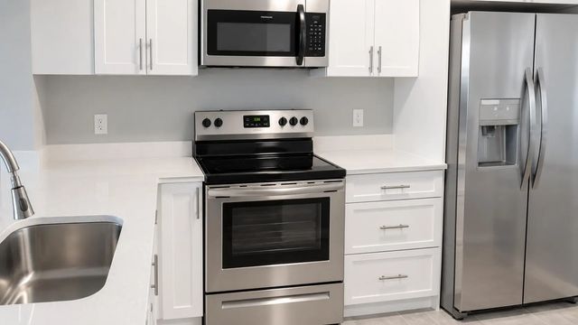 3 of 9 - 3050 Presidential Way #206, West Palm Beach, FL