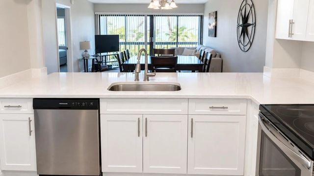 4 of 9 - 3050 Presidential Way #206, West Palm Beach, FL