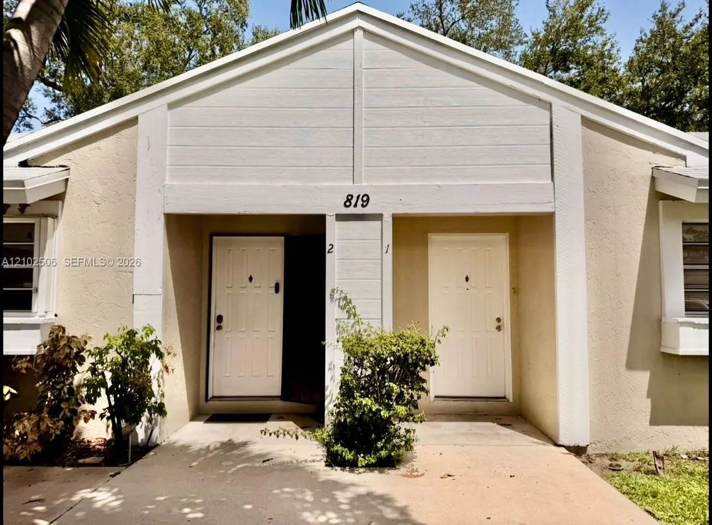 819 Ne 214th Lane #1, Miami