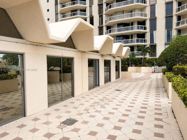 4 of 10 - 20191 E Country Club Drive #ca33, Aventura, FL