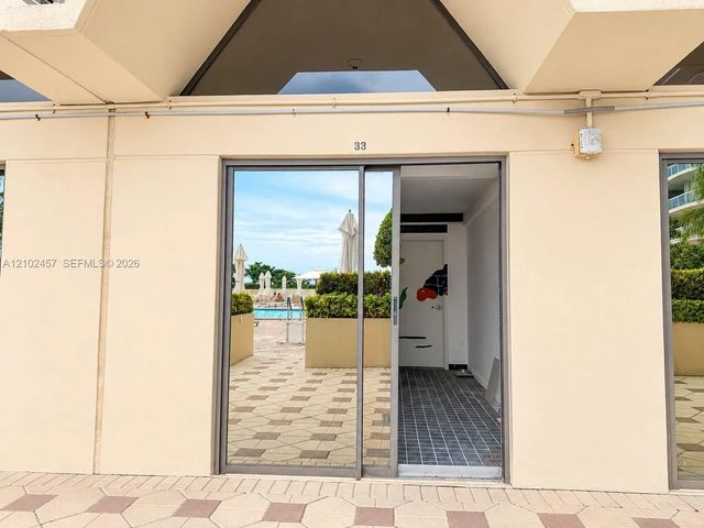 5 of 10 - 20191 E Country Club Drive #ca33, Aventura, FL