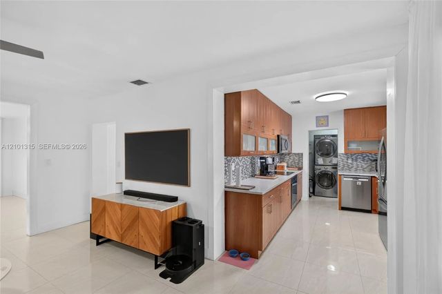 4 of 35 - 2543 Sw 15th Street, Miami, FL