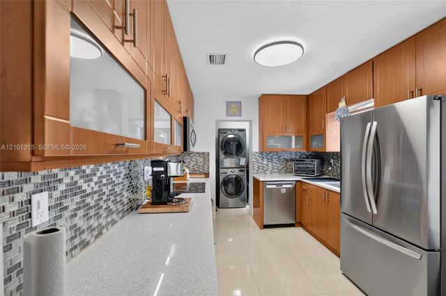 5 of 35 - 2543 Sw 15th Street, Miami, FL