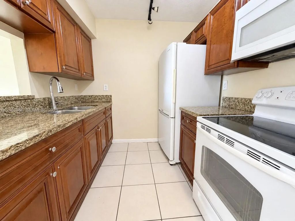 230 Nw 107th Avenue #210, Miami