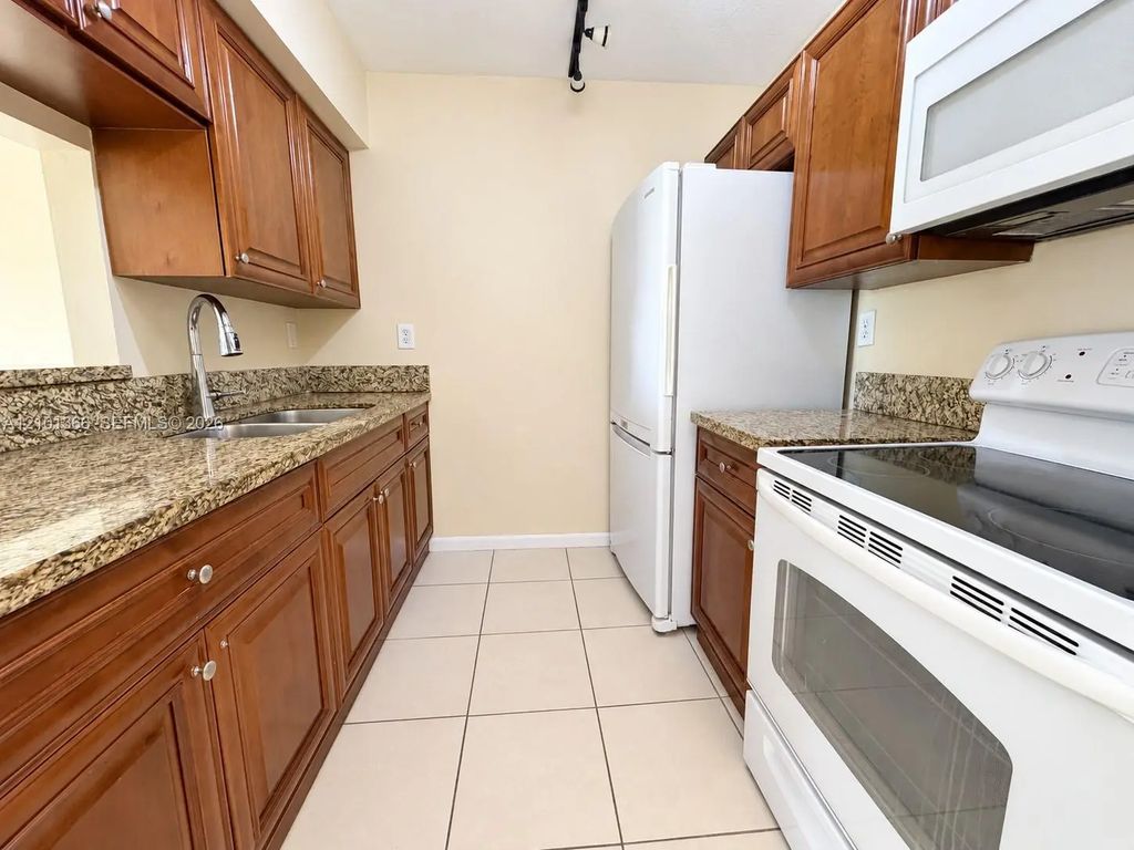 230 Nw 107th Avenue #210, Miami