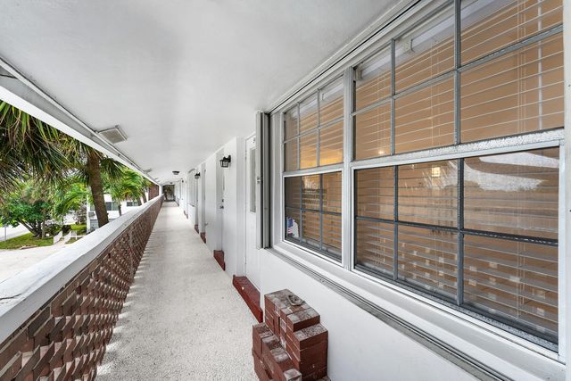 3 of 29 - 2050 Ne 39th Street #e307, Lighthouse Point, FL