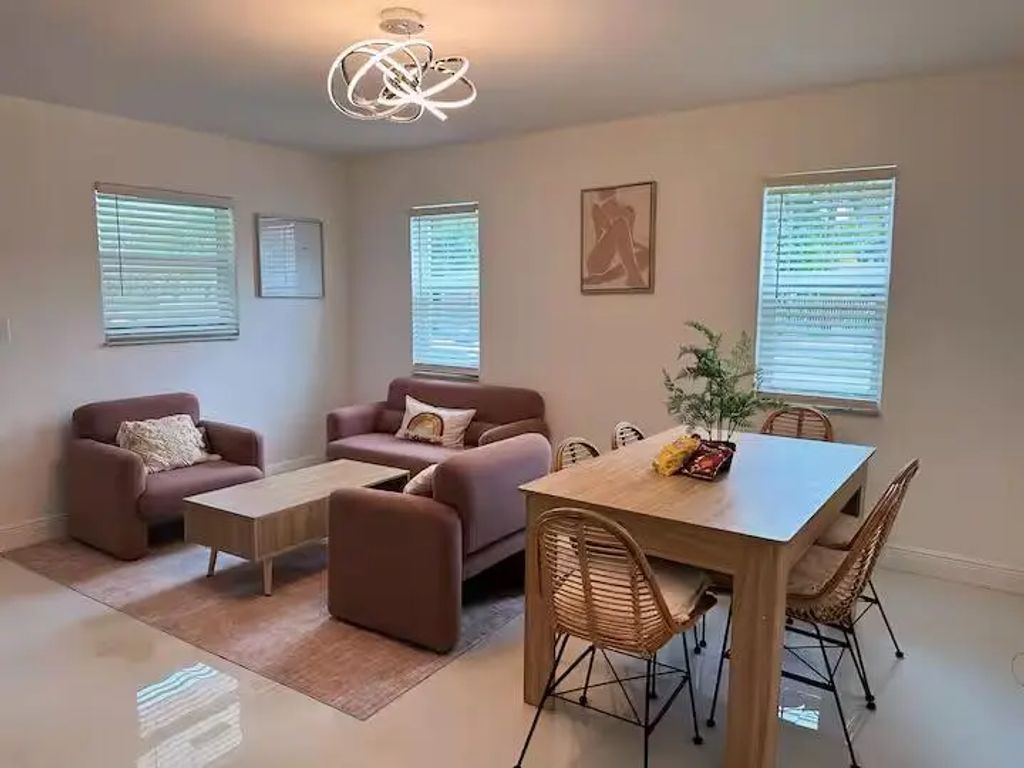 1720 Ne 146th Street, North Miami